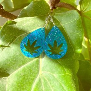 Weed leaf earrings